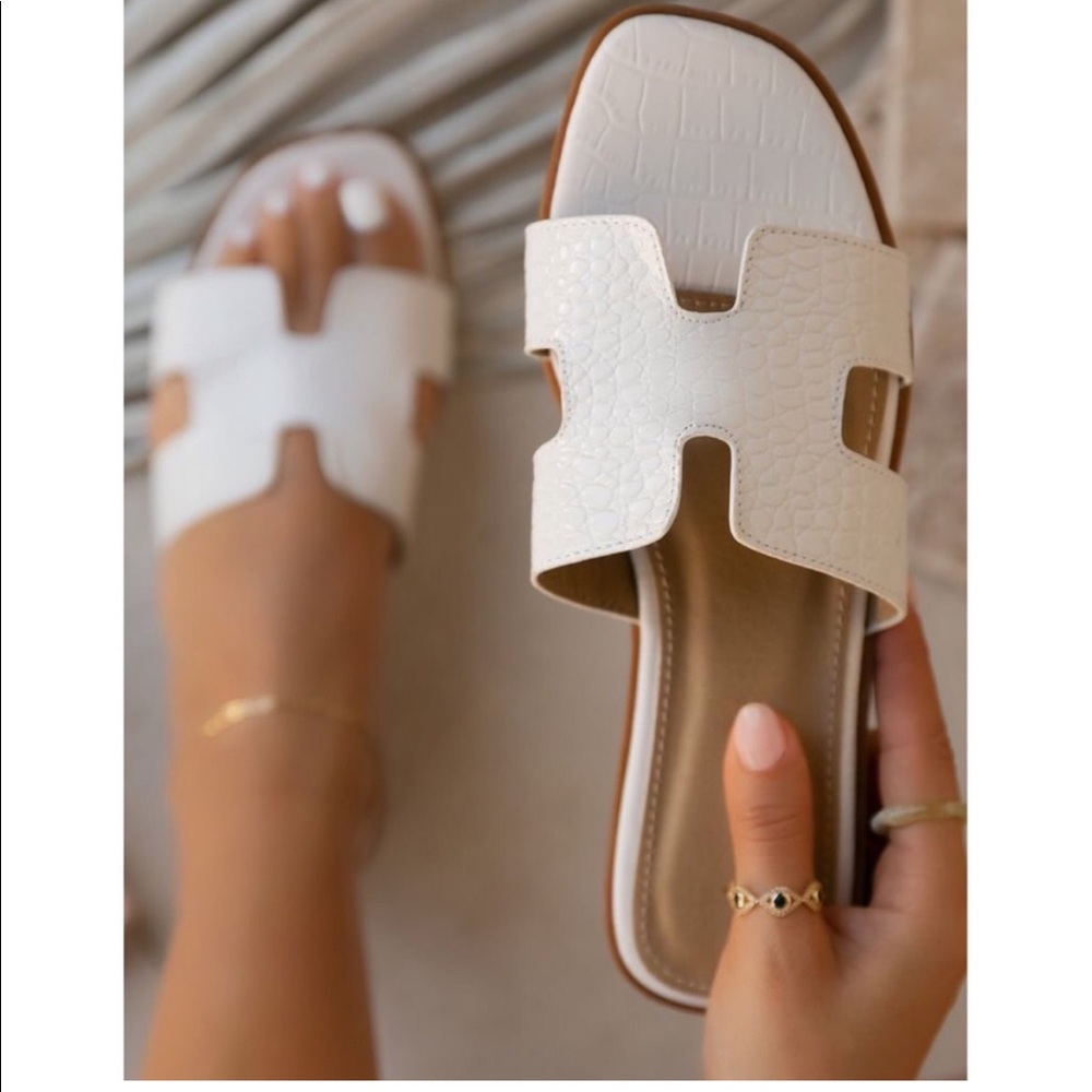 WHITE VEGAN LEATHER CROCODILE EMBOSSED SLIP ON SANDAL